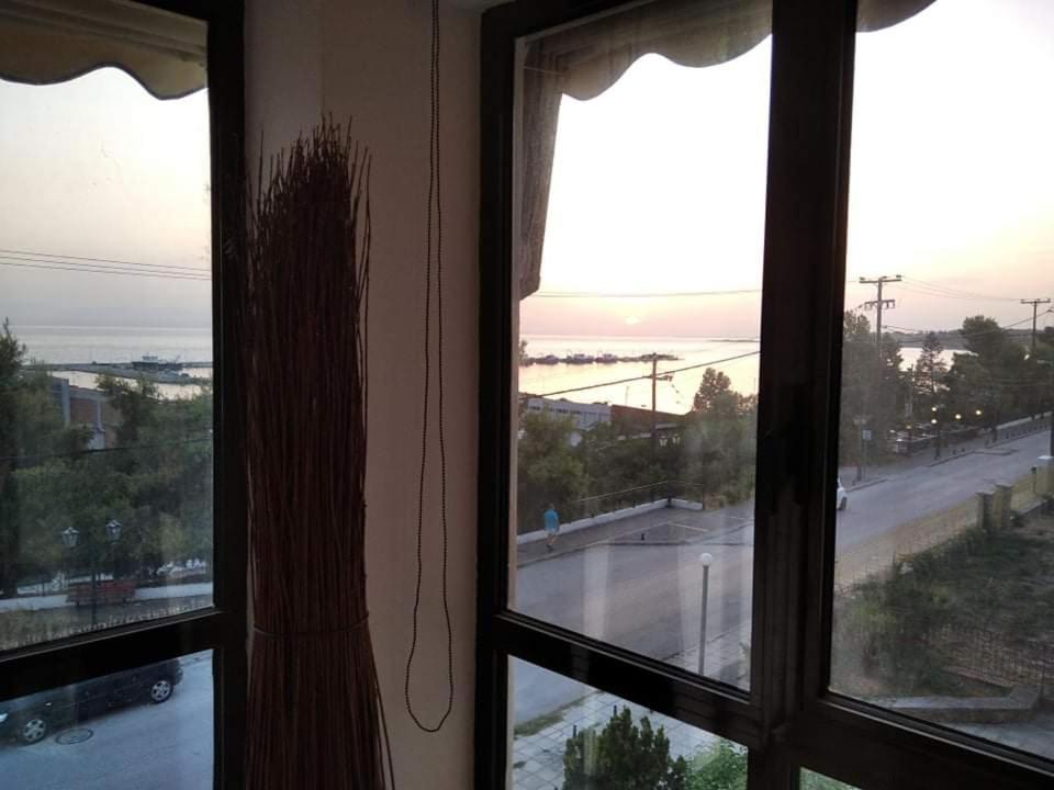 Super View Seafront Apartment Неа-Міханіона Екстер'єр фото